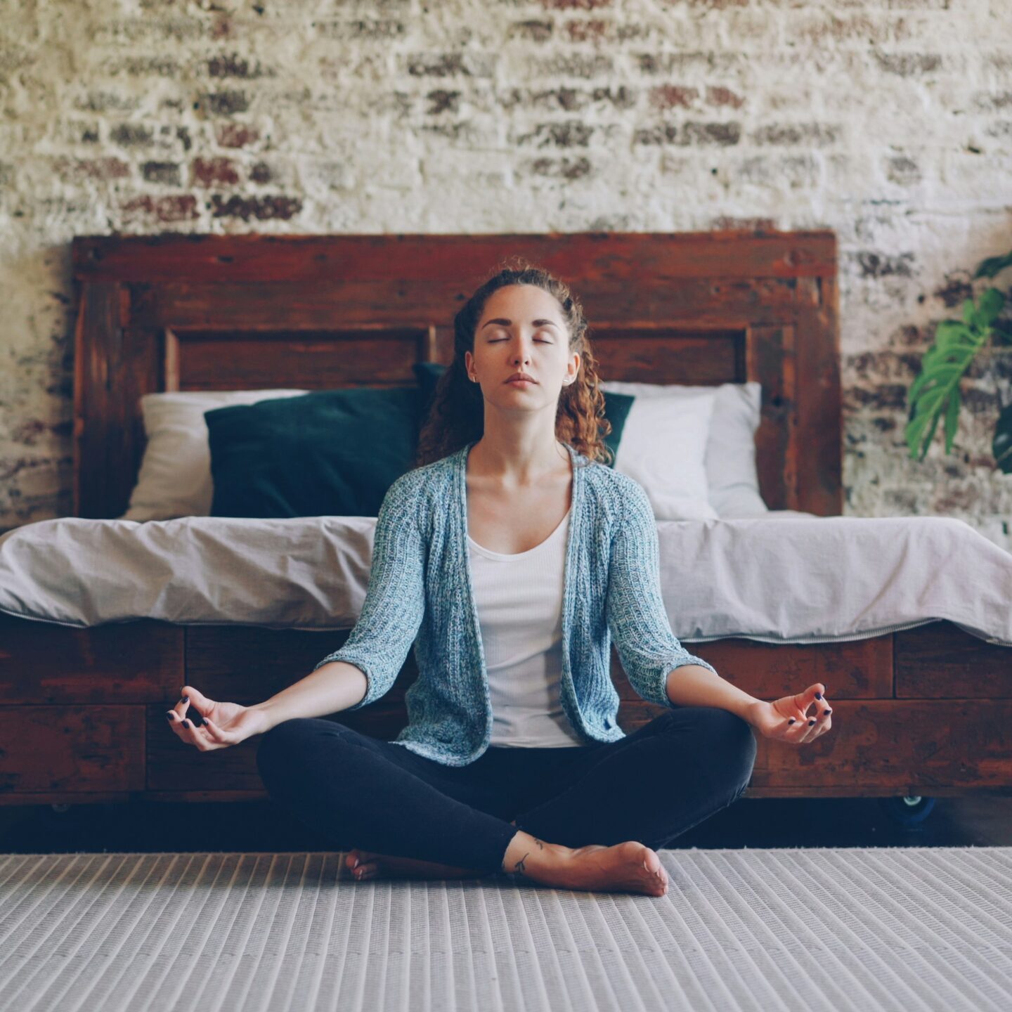 VD_Nov 7 2025_Depamht_photosl Presentationvitaly-gariev-W41K5XbAmPmht_photos-mht_photosnsplash